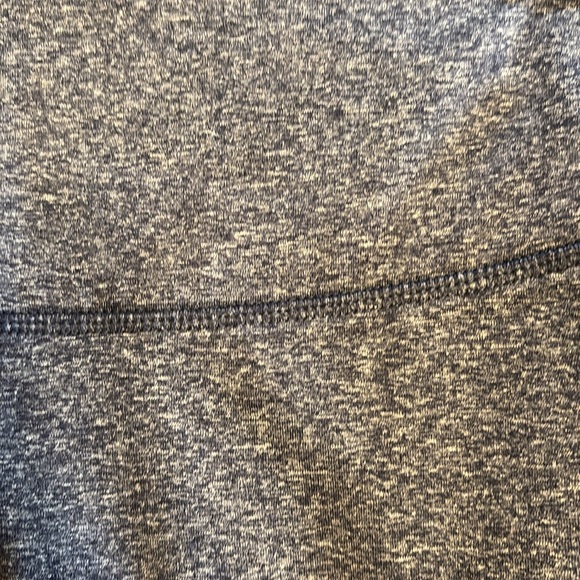 Old Navy Active Go Dry Capri Leggings, navy, size medium, excellent condition - Picture 2 of 3